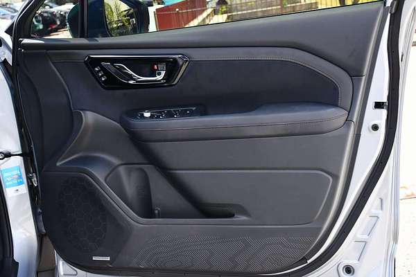 2025 Subaru Forester Hybrid Touring S6