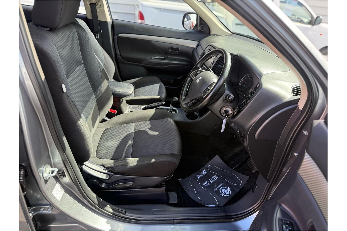 2013 Mitsubishi Outlander ES ZJ