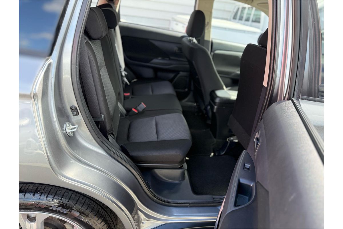 2013 Mitsubishi Outlander ES ZJ