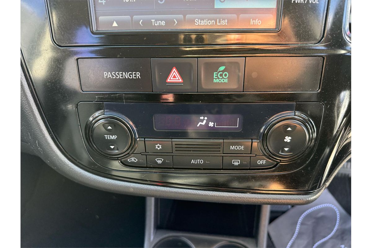 2013 Mitsubishi Outlander ES ZJ