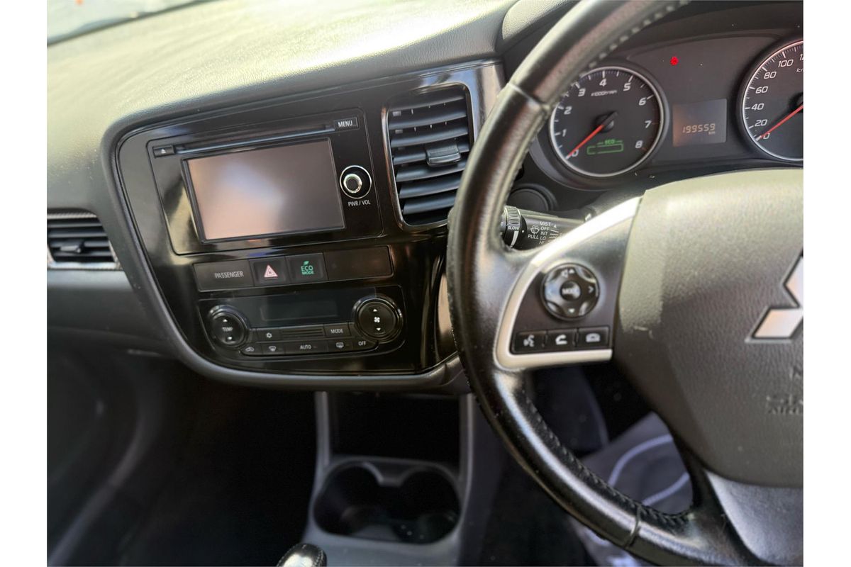 2013 Mitsubishi Outlander ES ZJ