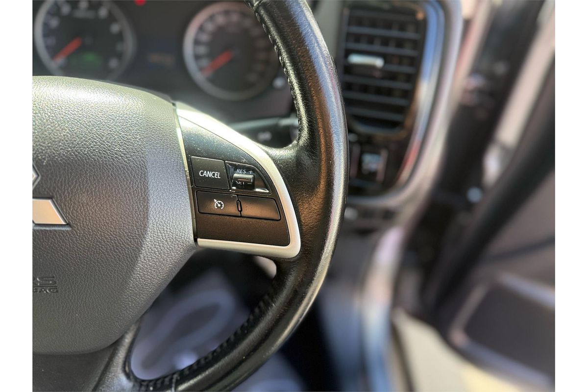 2013 Mitsubishi Outlander ES ZJ