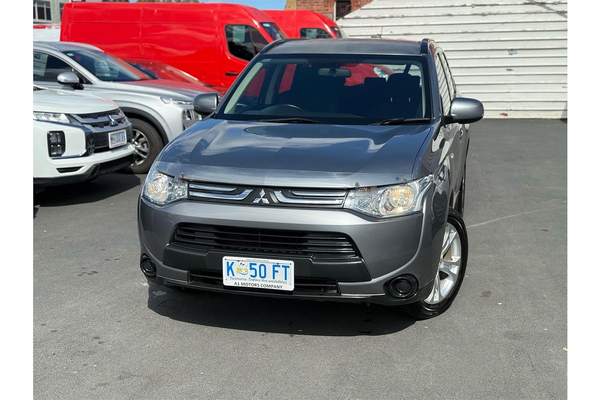2013 Mitsubishi Outlander ES ZJ