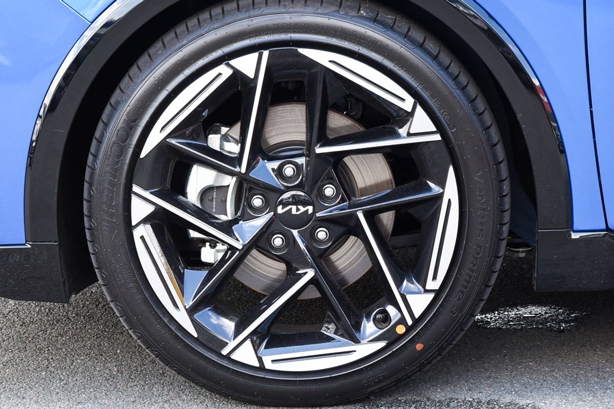 2025 Kia K4 GT-Line CL4m