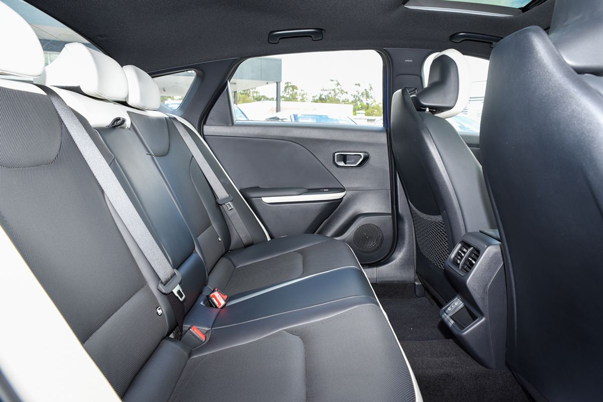 2025 Kia K4 GT-Line CL4m