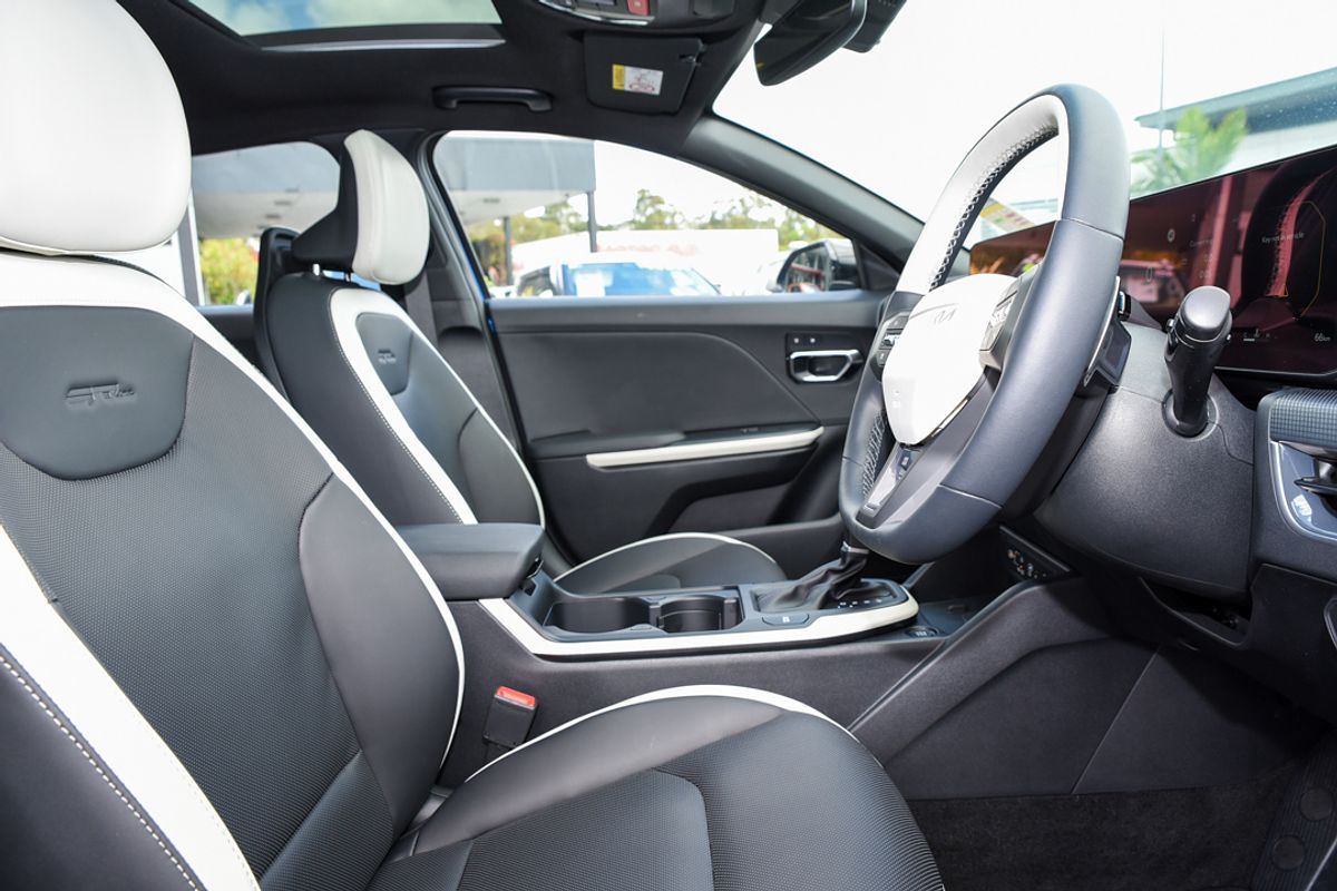 2025 Kia K4 GT-Line CL4m