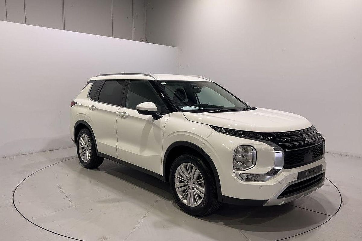 2024 Mitsubishi Outlander LS ZM