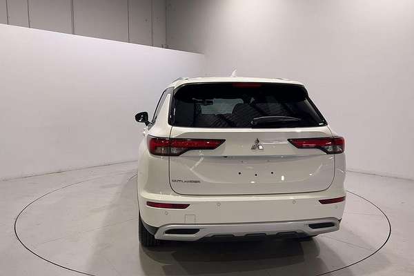 2024 Mitsubishi Outlander LS ZM
