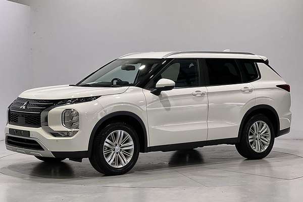 2024 Mitsubishi Outlander LS ZM