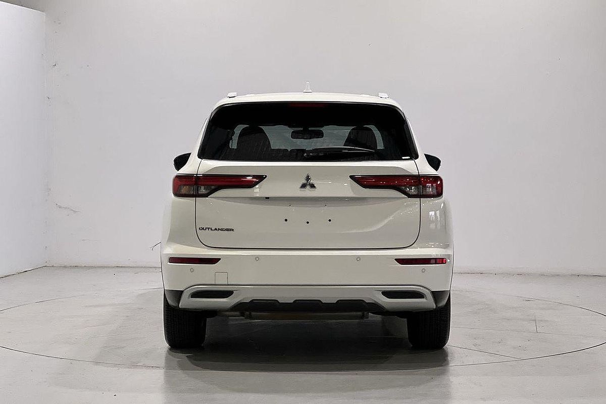 2024 Mitsubishi Outlander LS ZM