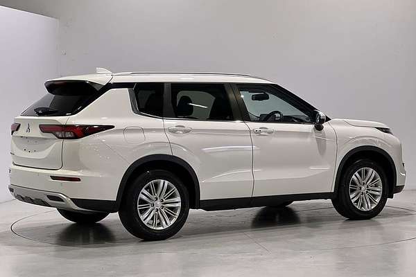 2024 Mitsubishi Outlander LS ZM
