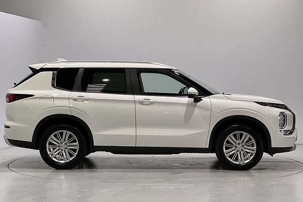 2024 Mitsubishi Outlander LS ZM