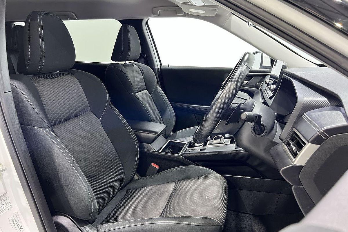 2024 Mitsubishi Outlander LS ZM