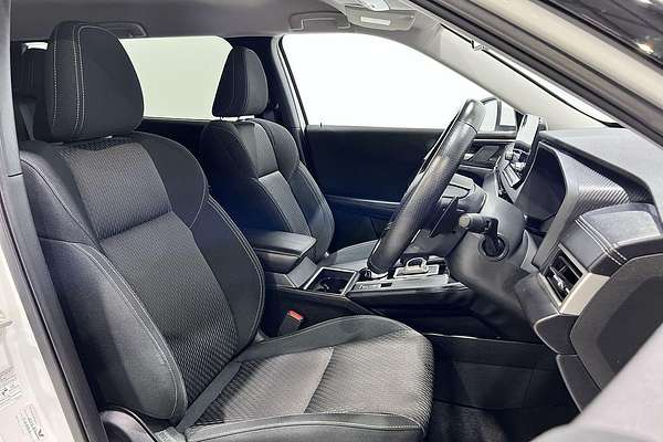 2024 Mitsubishi Outlander LS ZM