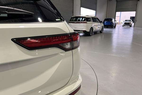 2024 Mitsubishi Outlander LS ZM