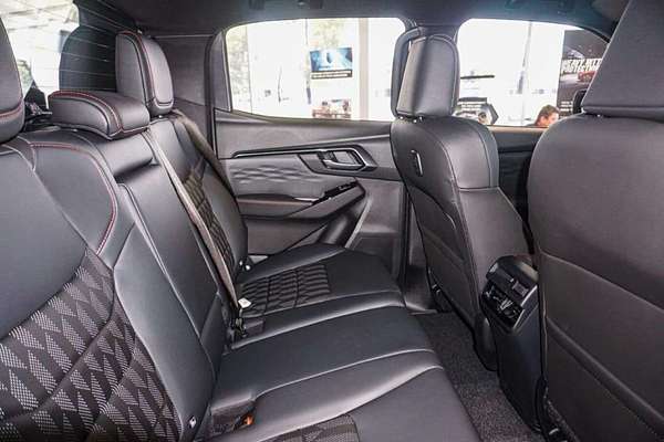 2025 Isuzu D-MAX X-TERRAIN 4X4