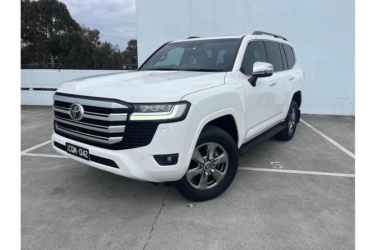 2023 Toyota Landcruiser Sahara FJA300R