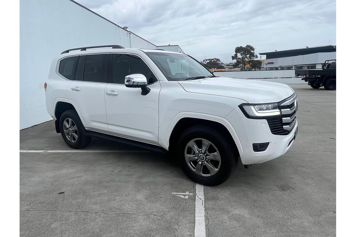 2023 Toyota Landcruiser Sahara FJA300R