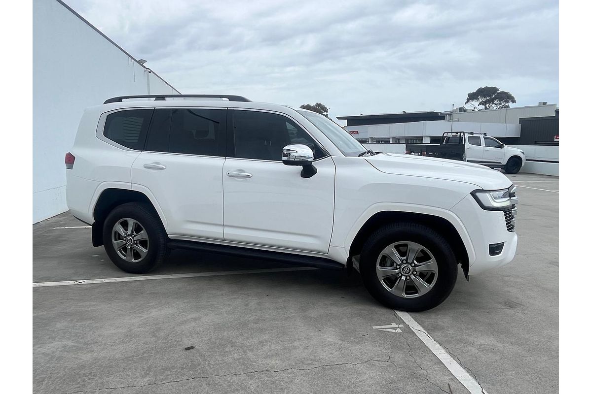 2023 Toyota Landcruiser Sahara FJA300R