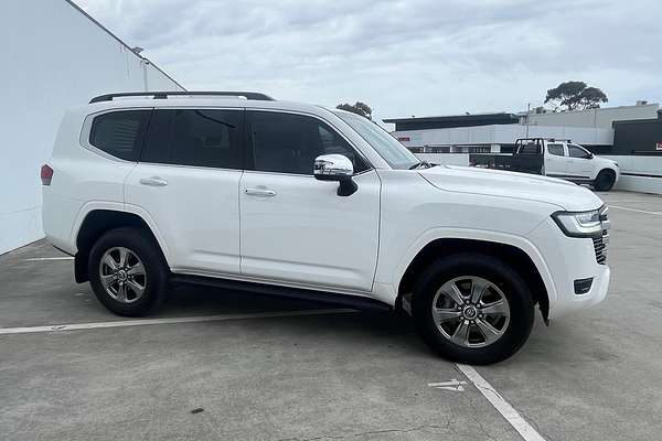 2023 Toyota Landcruiser Sahara FJA300R