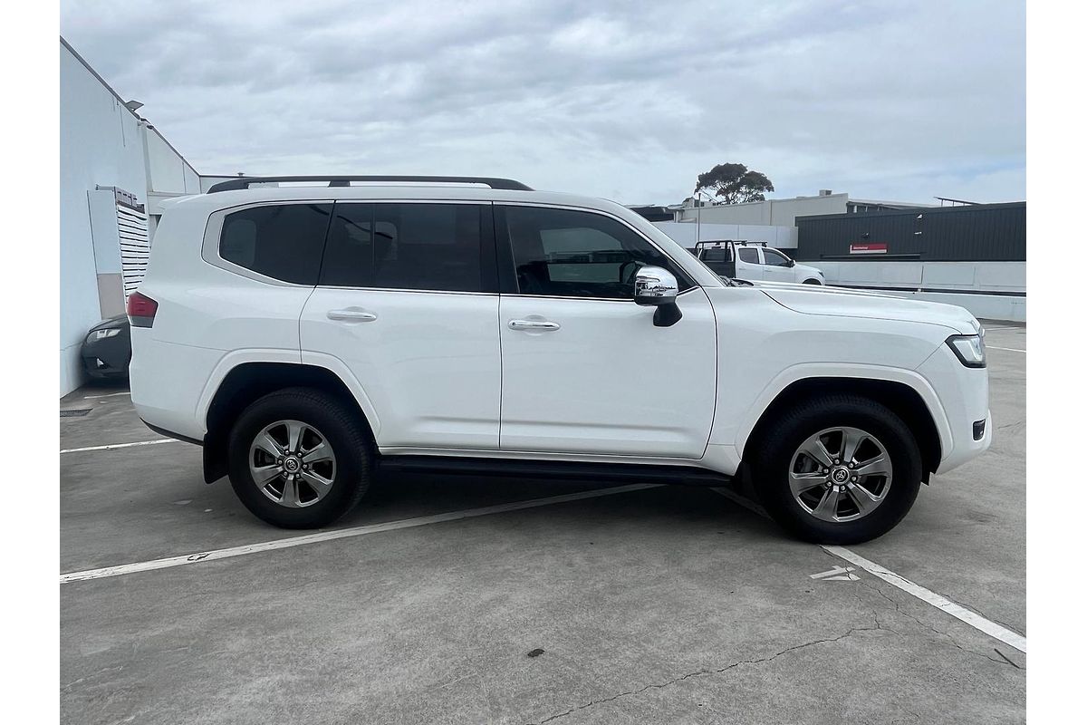 2023 Toyota Landcruiser Sahara FJA300R