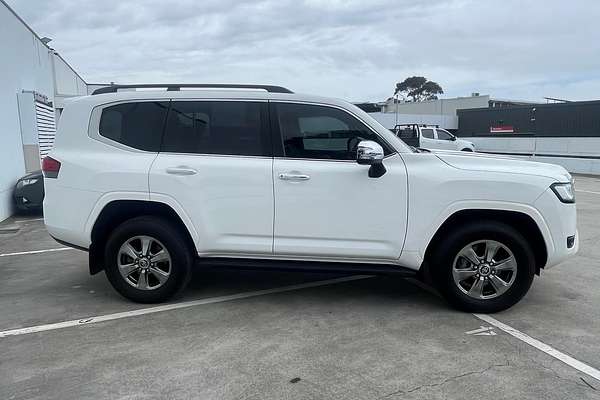 2023 Toyota Landcruiser Sahara FJA300R