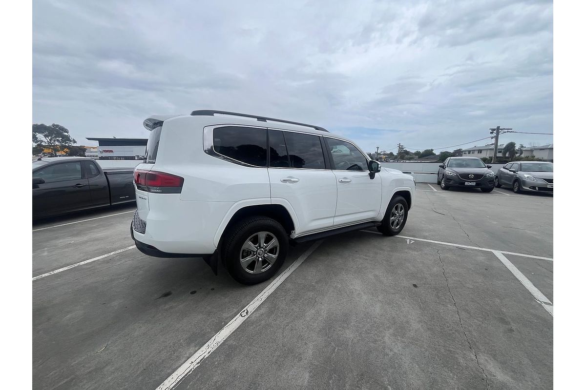 2023 Toyota Landcruiser Sahara FJA300R