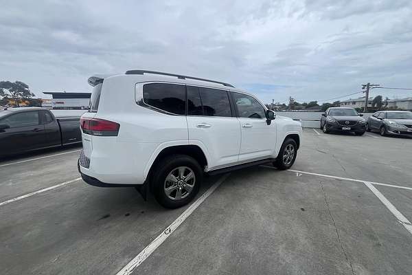 2023 Toyota Landcruiser Sahara FJA300R