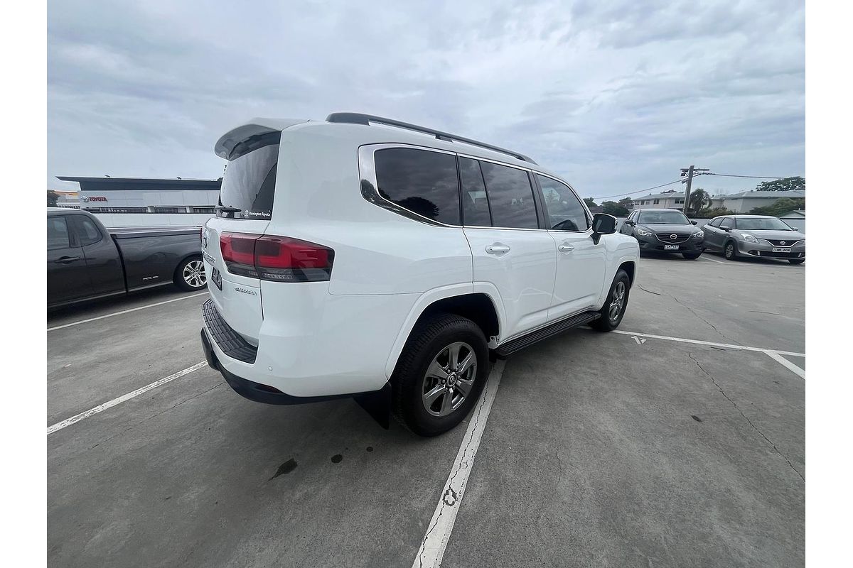 2023 Toyota Landcruiser Sahara FJA300R
