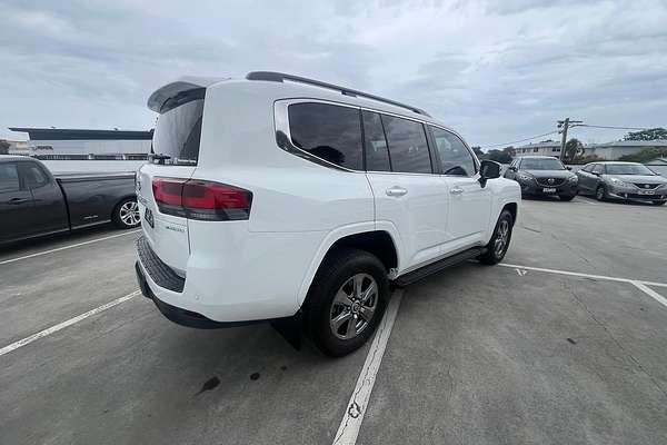 2023 Toyota Landcruiser Sahara FJA300R