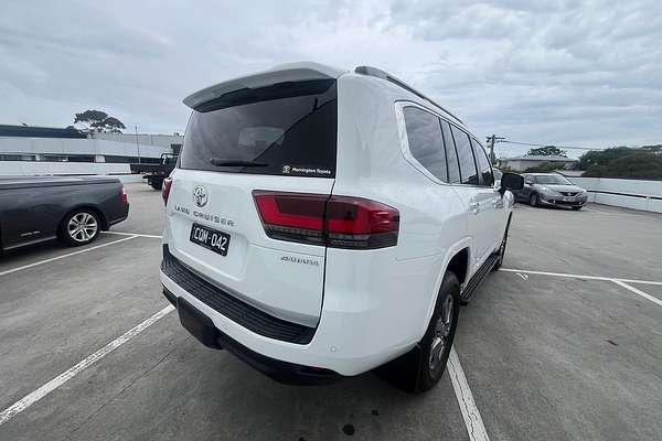 2023 Toyota Landcruiser Sahara FJA300R