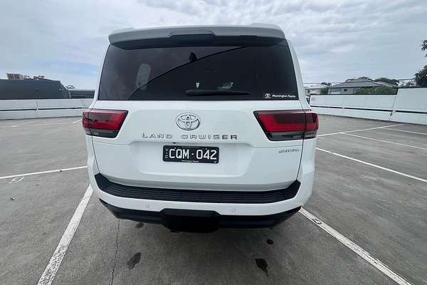 2023 Toyota Landcruiser Sahara FJA300R