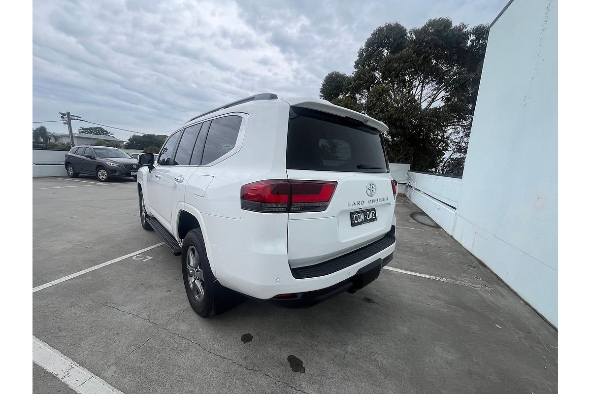 2023 Toyota Landcruiser Sahara FJA300R