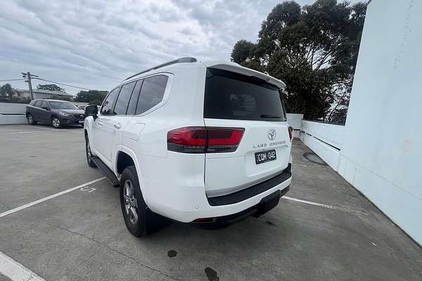 2023 Toyota Landcruiser Sahara FJA300R