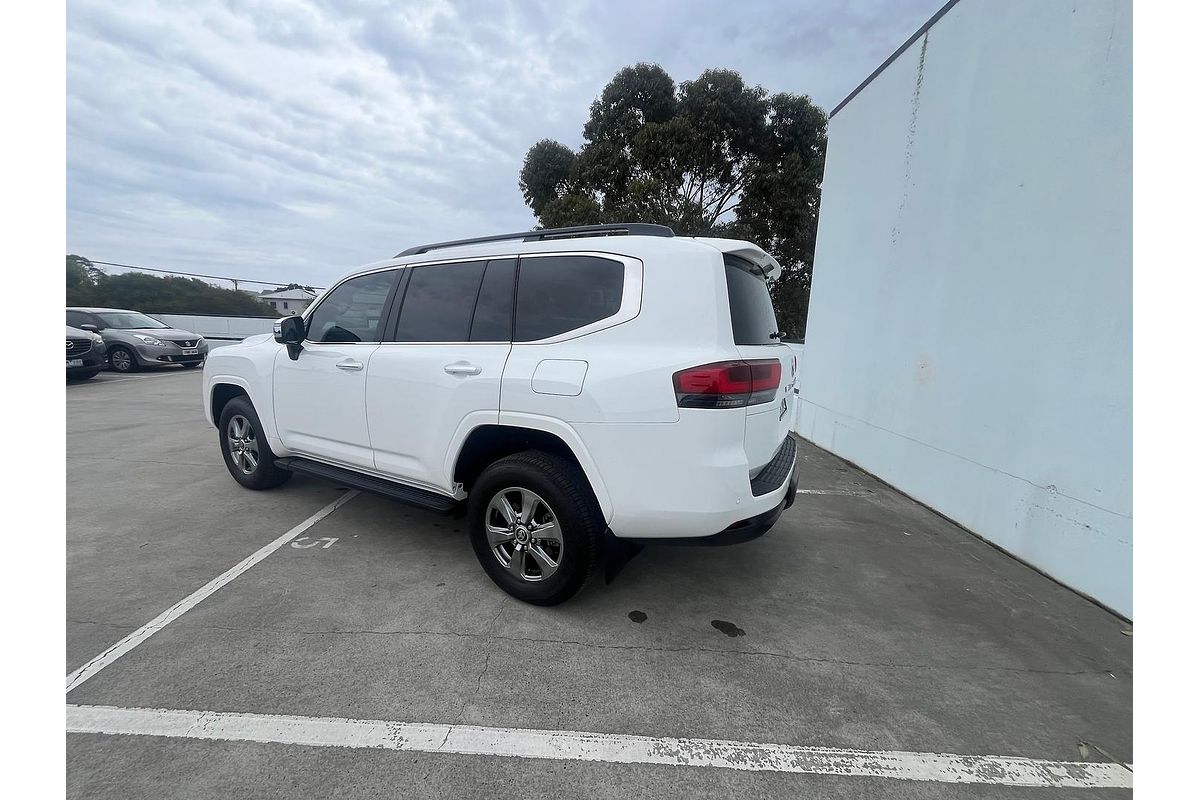 2023 Toyota Landcruiser Sahara FJA300R