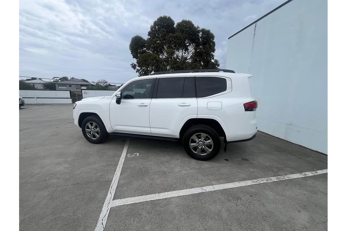 2023 Toyota Landcruiser Sahara FJA300R