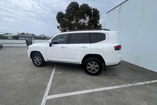 2023 Toyota Landcruiser Sahara FJA300R