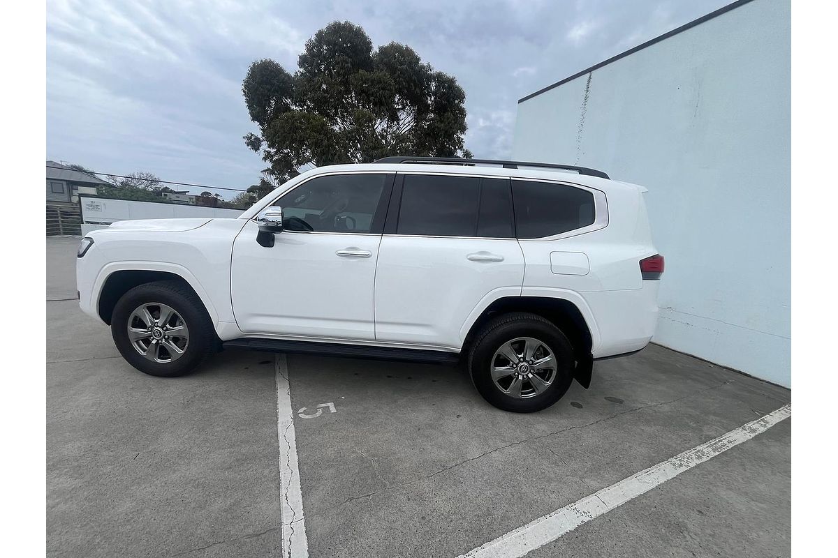 2023 Toyota Landcruiser Sahara FJA300R
