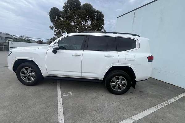 2023 Toyota Landcruiser Sahara FJA300R