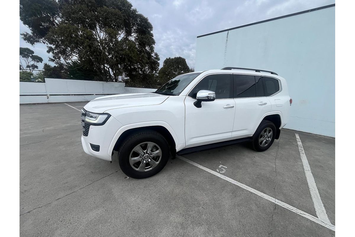 2023 Toyota Landcruiser Sahara FJA300R
