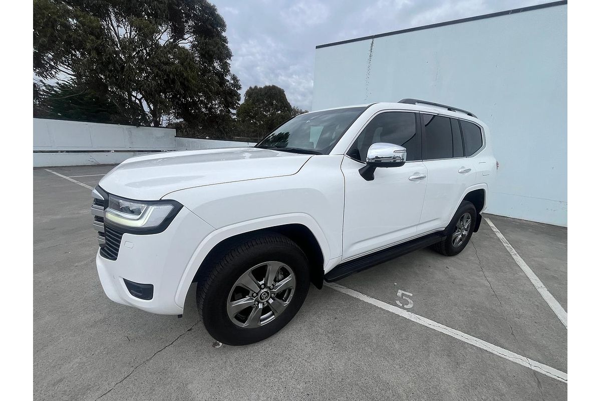 2023 Toyota Landcruiser Sahara FJA300R