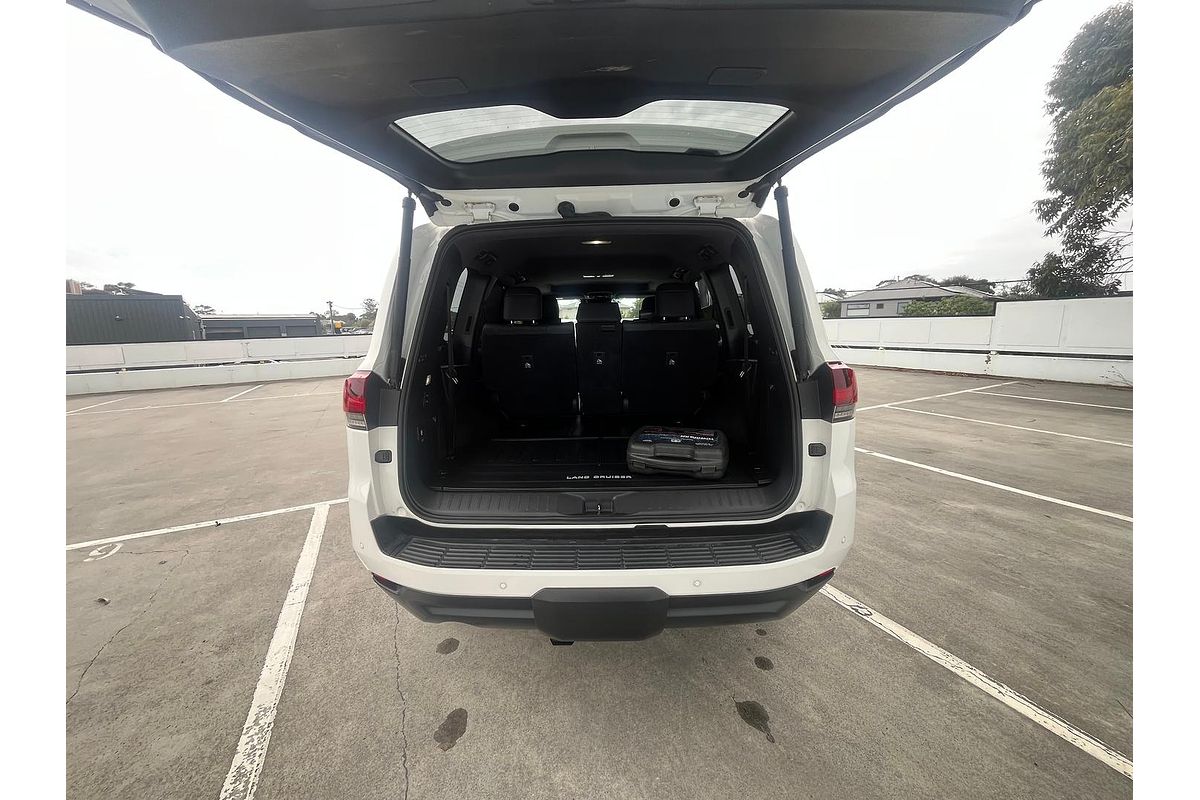 2023 Toyota Landcruiser Sahara FJA300R