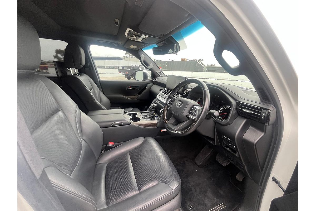 2023 Toyota Landcruiser Sahara FJA300R