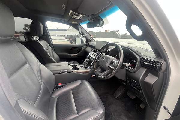 2023 Toyota Landcruiser Sahara FJA300R