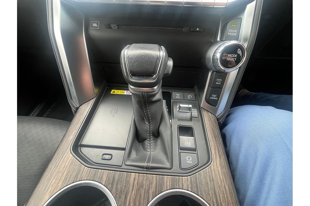 2023 Toyota Landcruiser Sahara FJA300R