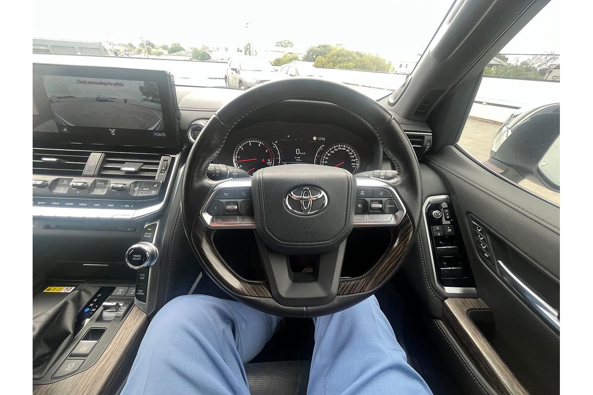 2023 Toyota Landcruiser Sahara FJA300R