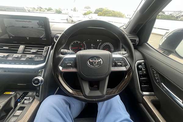 2023 Toyota Landcruiser Sahara FJA300R