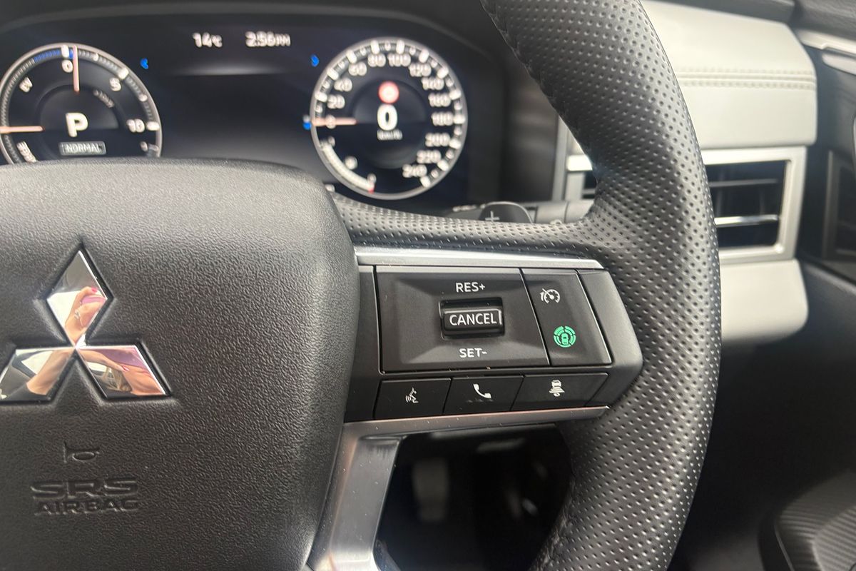 2024 Mitsubishi Outlander PHEV Exceed ZM