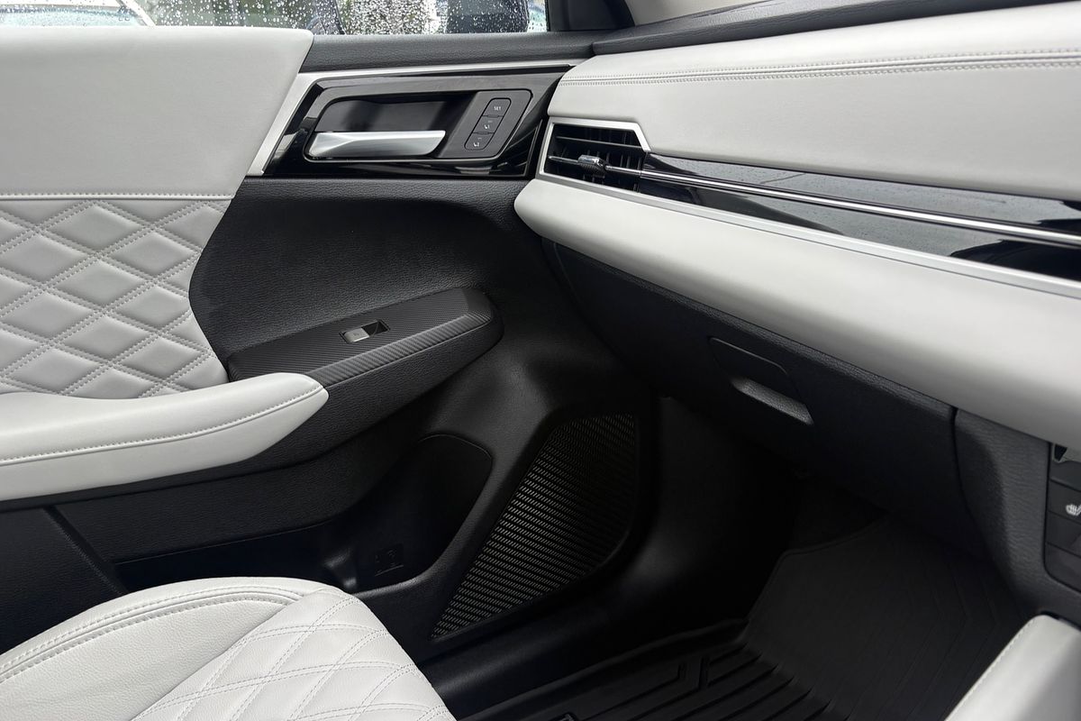 2024 Mitsubishi Outlander PHEV Exceed ZM