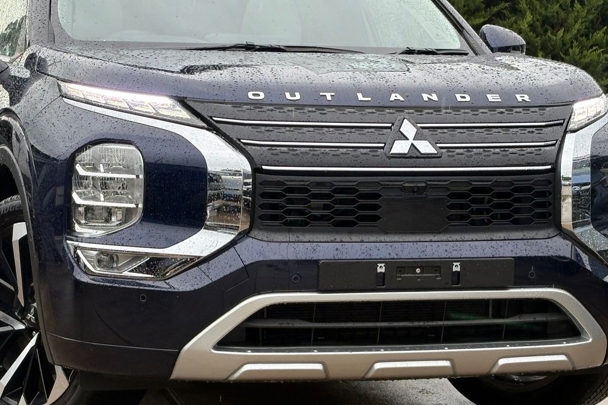 2024 Mitsubishi Outlander PHEV Exceed ZM